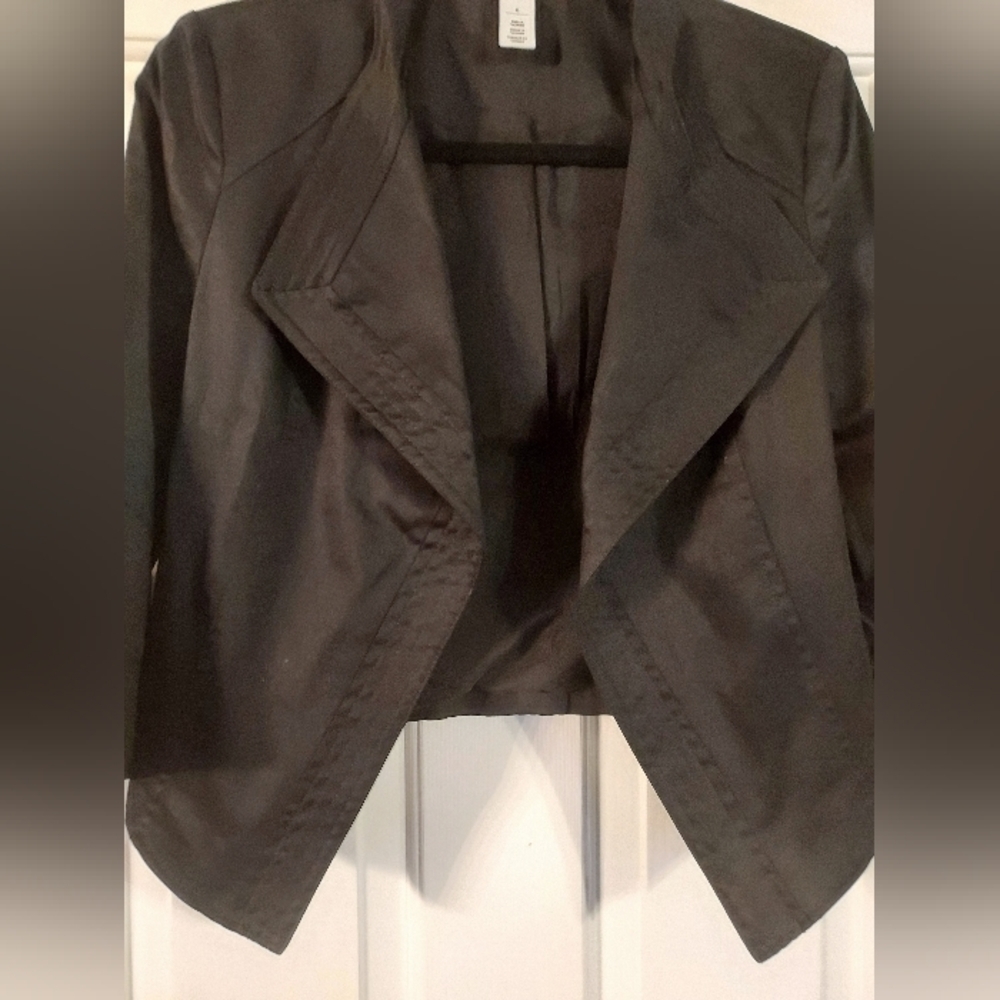 NWOT - White House Black Market Women's Cropped Black Long Sleeve Jacket Size 6 - Picture 2 of 4